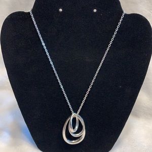 6/$20 18" Silver-tone any length necklace with 3 oval loose pendants